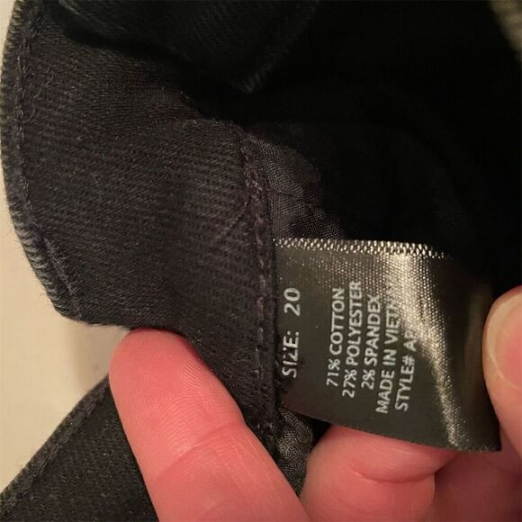 *3/$15 Fashion Nova women’s  Distressed Cargo Denim Shorts Black Size 20 - Picture 10 of 11